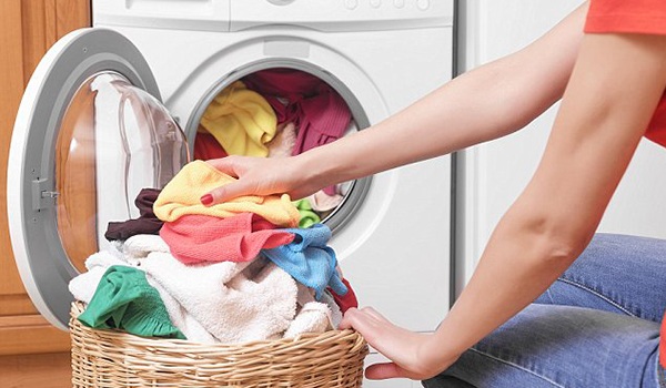 फेंगशुई के अनुसार रात को धुले हुए कपड़े सुखाना पड़ सकता है महंगा!