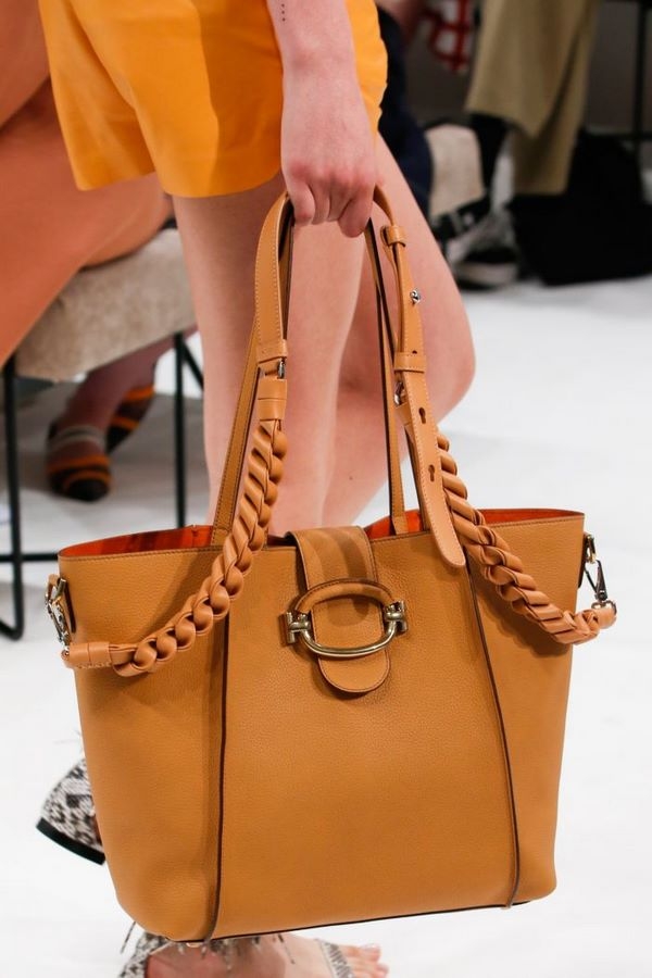 bright handbags, fashion trends, fashion trends 2022