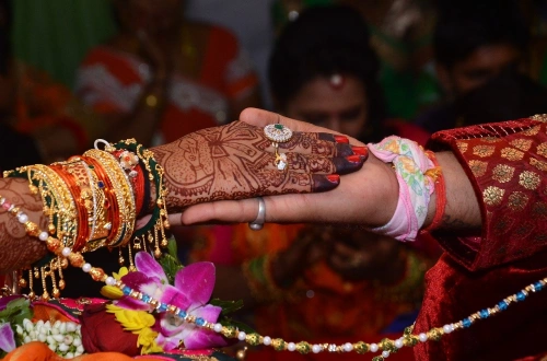 Kundali Gun Milan: क्या होते हैं विवाह के 36 गुण, शादी के लिए कितने गुण मिलान हैं जरूरी ?